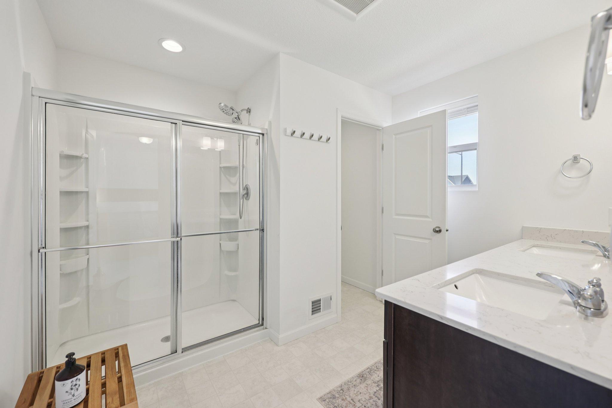 33-web-or-mls-60th Ave-S2903-033.jpg