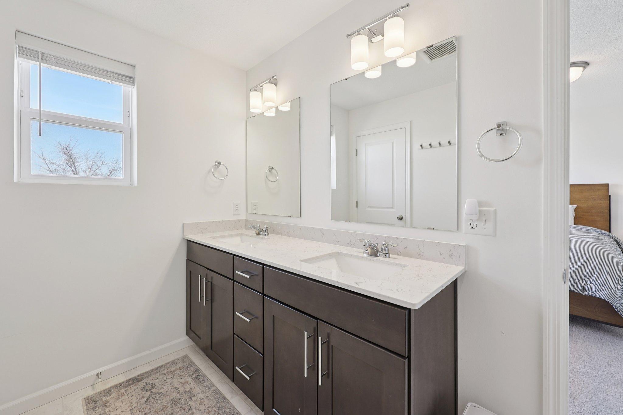 34-web-or-mls-60th Ave-S2903-034.jpg