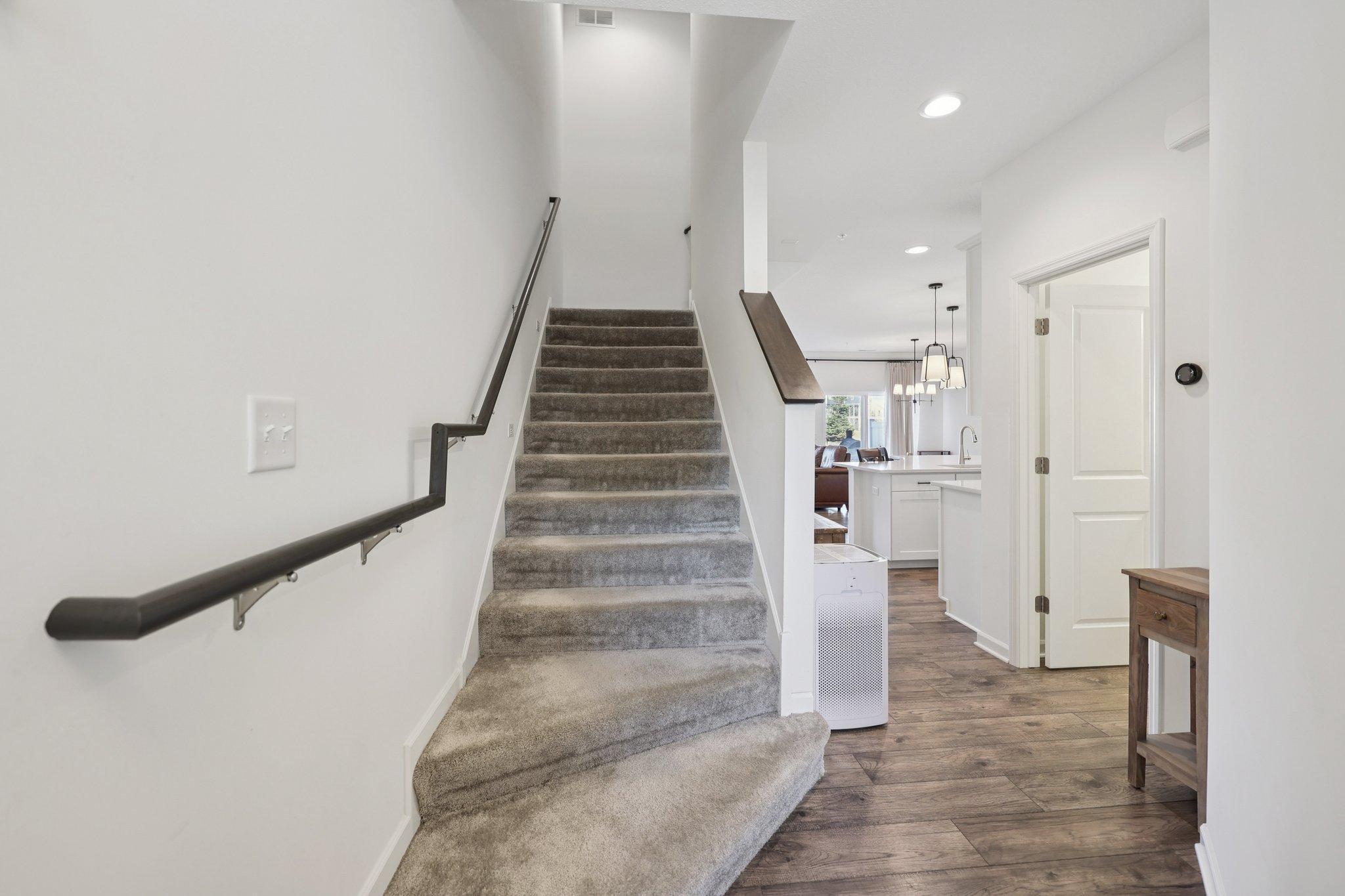 7-web-or-mls-60th Ave-S2903-007.jpg