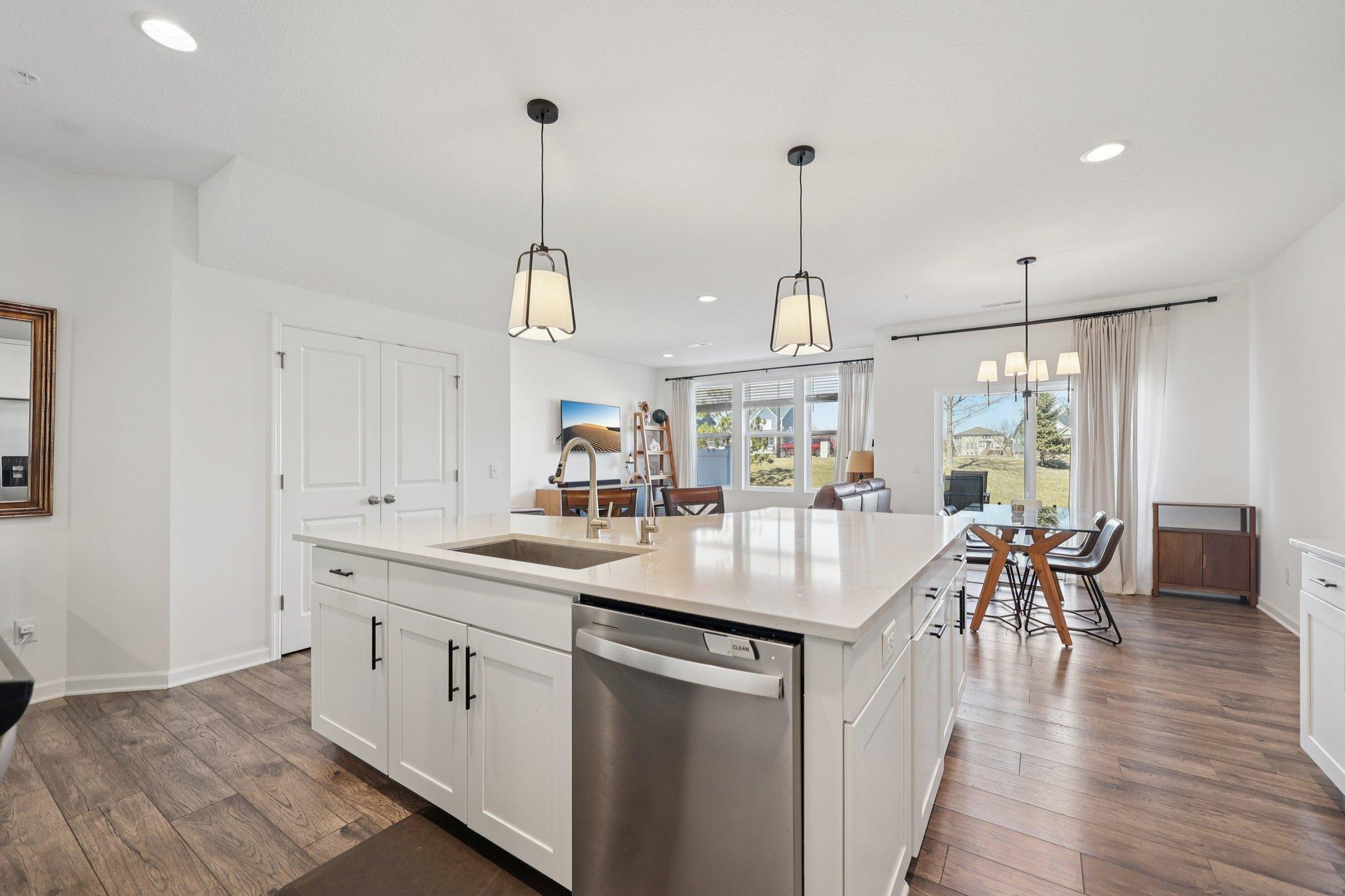 14-web-or-mls-60th Ave-S2903-014.jpg