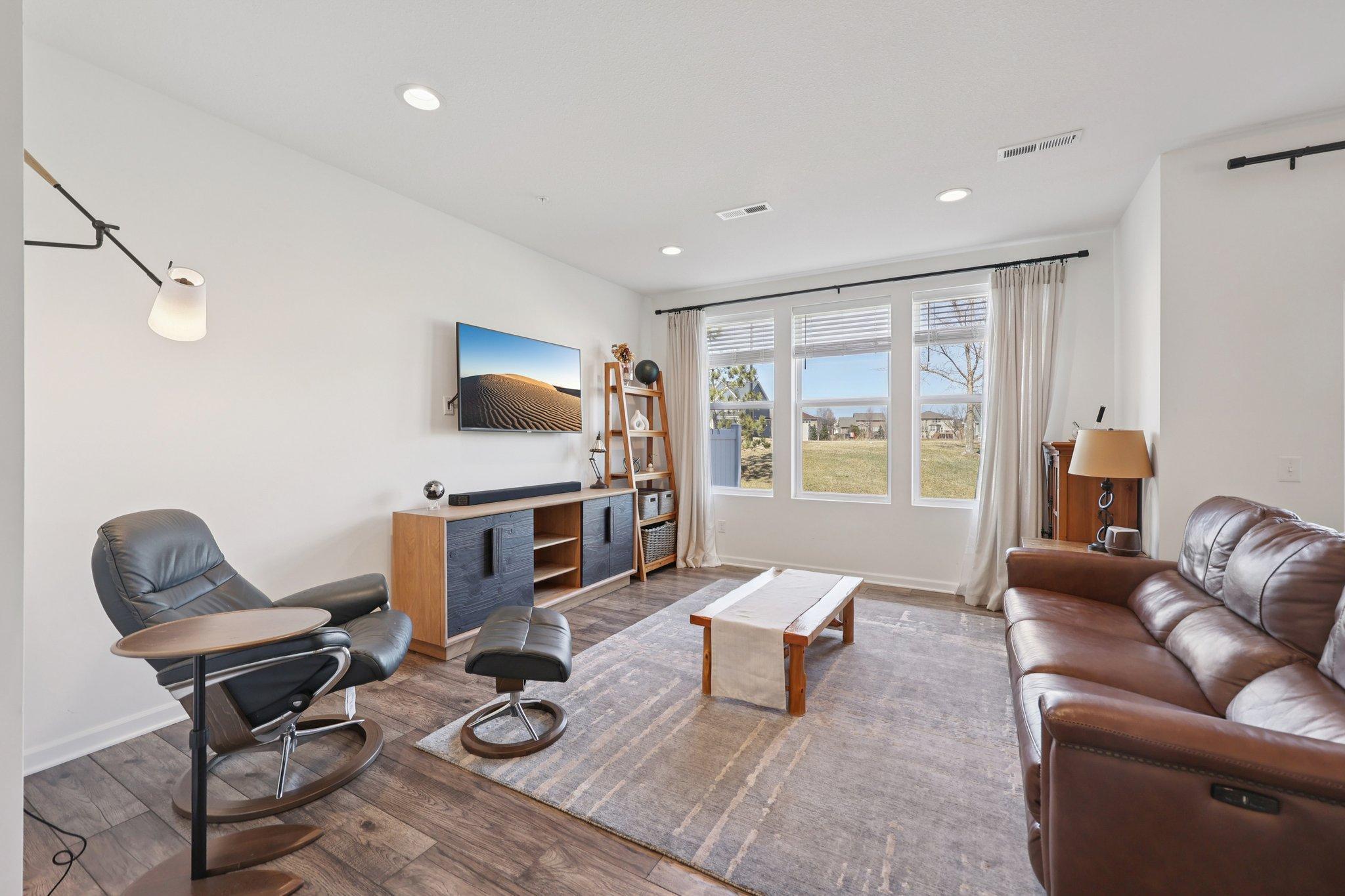 9-web-or-mls-60th Ave-S2903-009.jpg