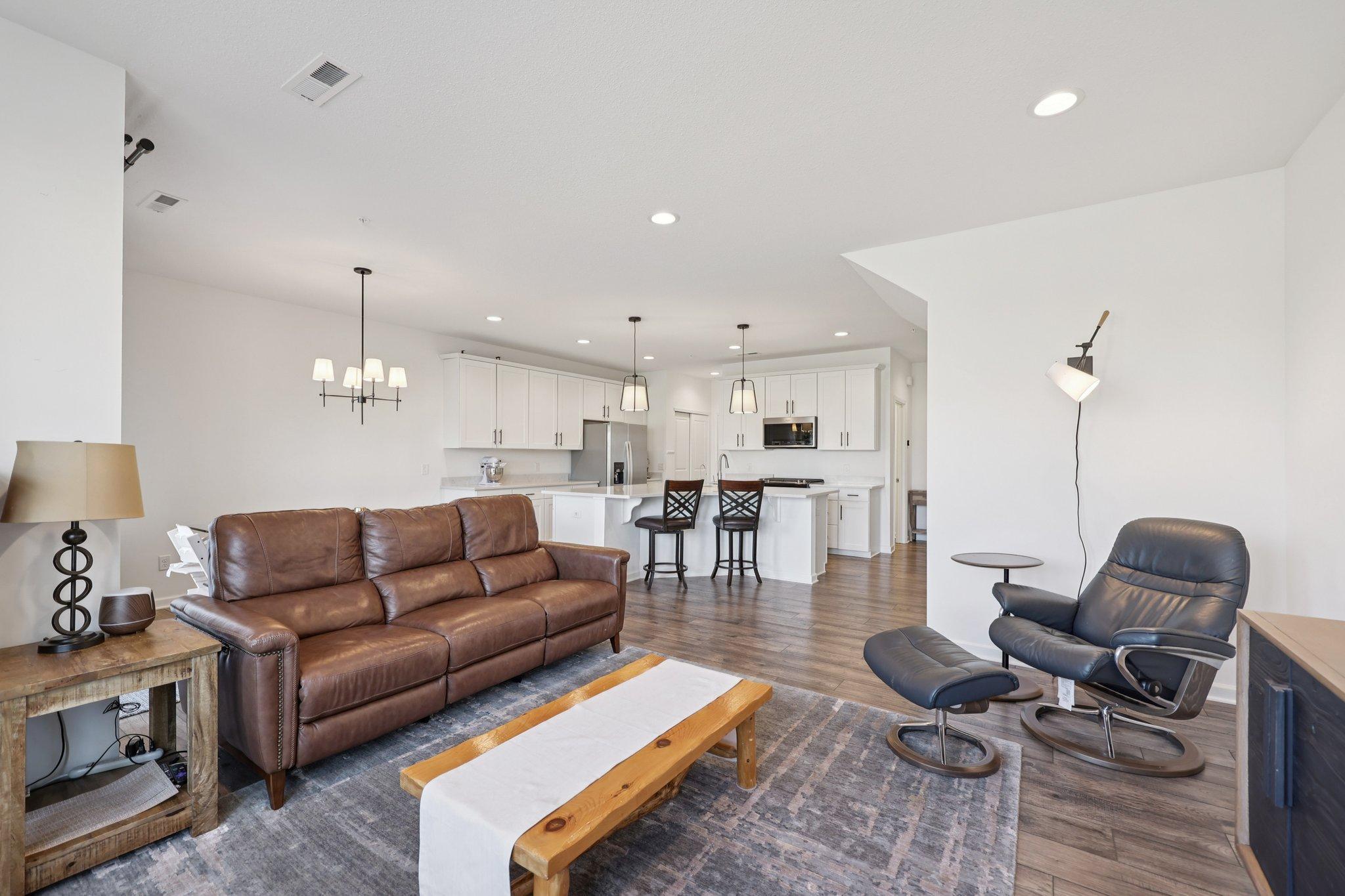 12-web-or-mls-60th Ave-S2903-012.jpg