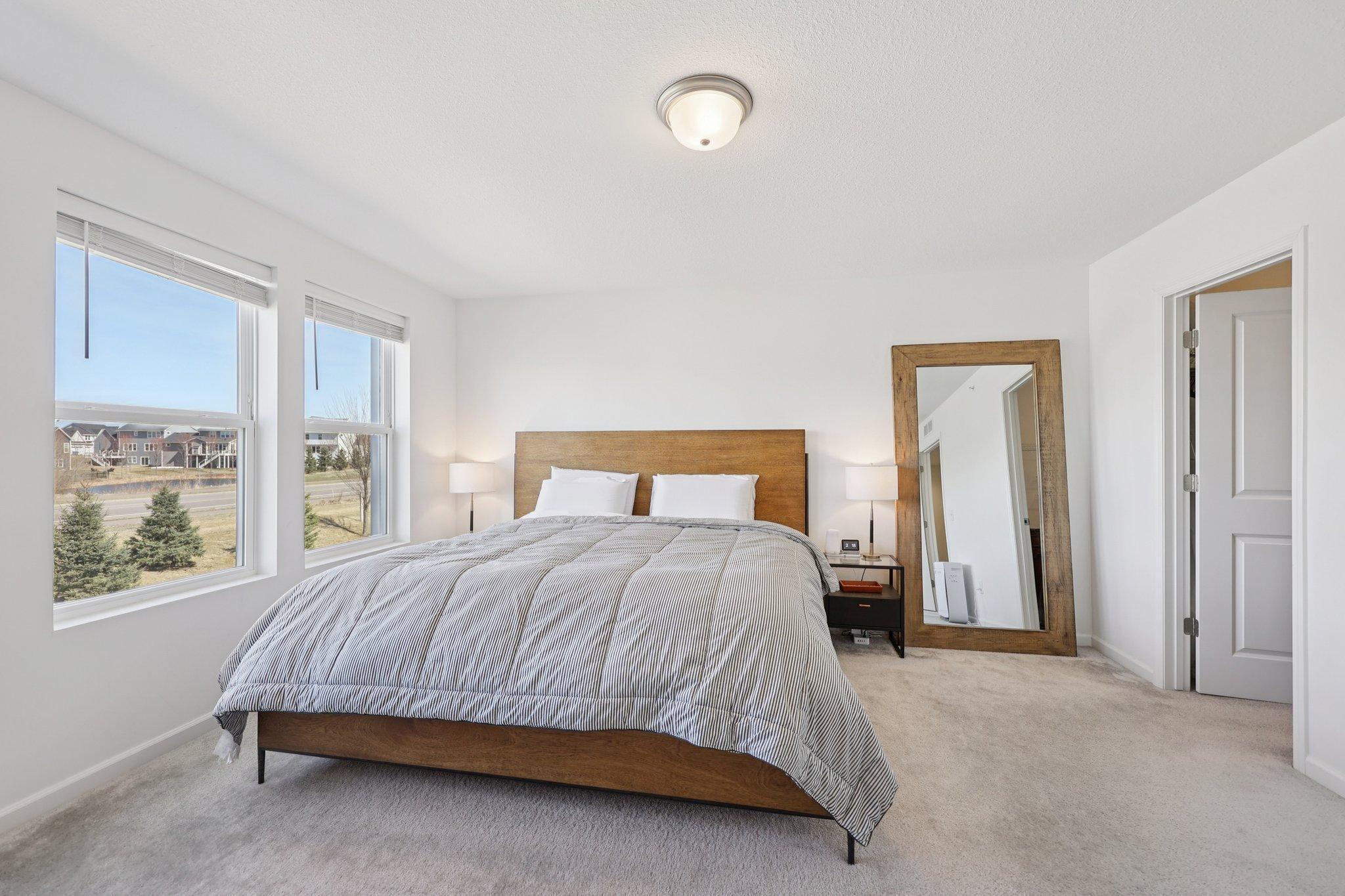 29-web-or-mls-60th Ave-S2903-029.jpg