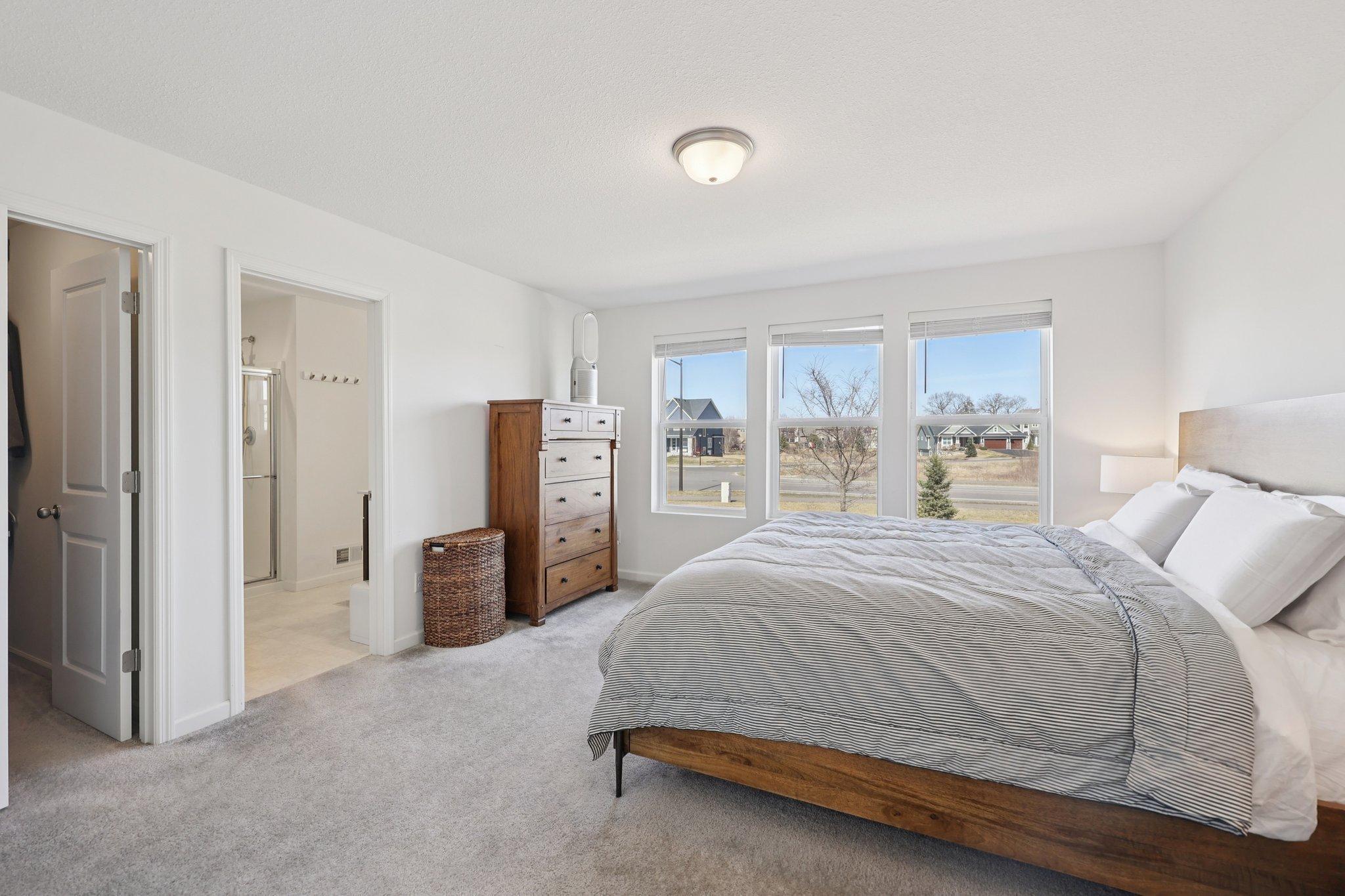 31-web-or-mls-60th Ave-S2903-031.jpg