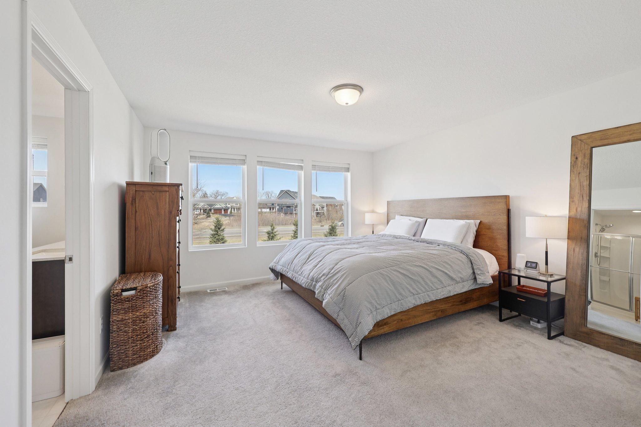 27-web-or-mls-60th Ave-S2903-027.jpg