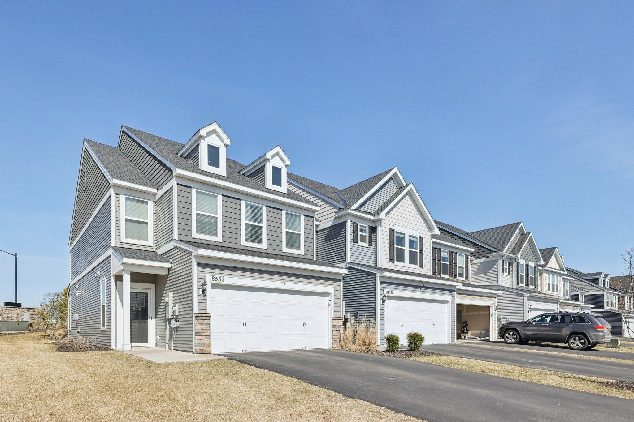 5-web-or-mls-60th Ave-S2903-005.jpg