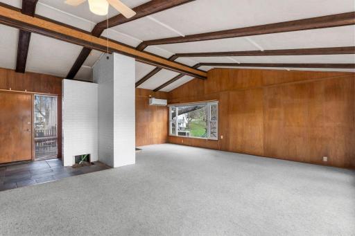 Open floor plan, vaulted ceilings!