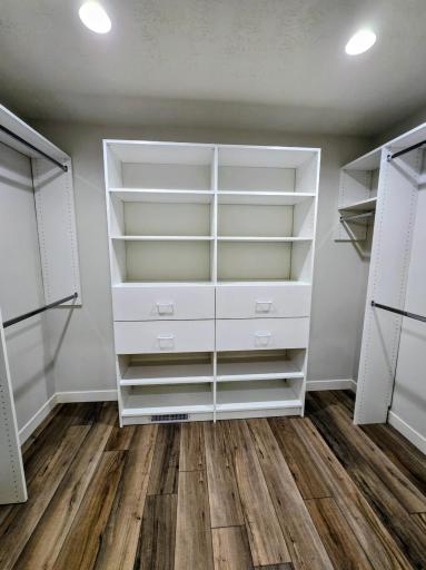 6 x9.6 walk in closet