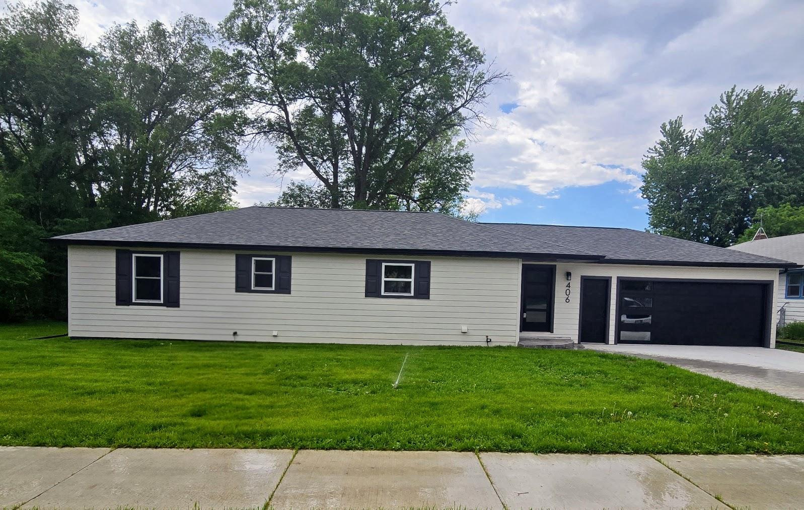 406 8th Ave SW-Totally updated ranch style hoem