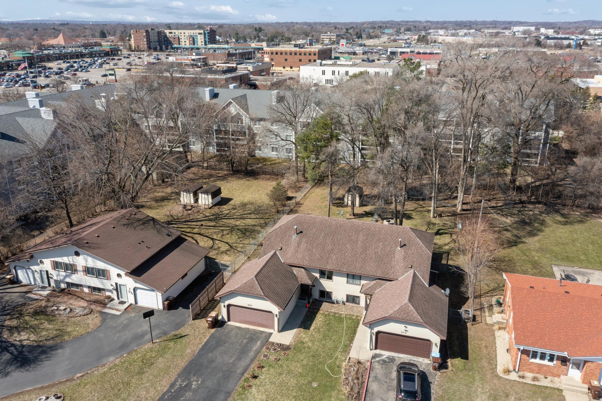 Ideally located in central Bloomington near schools, restaurants, grocery stores, Lifetime Fitness, and with quick access to 35W