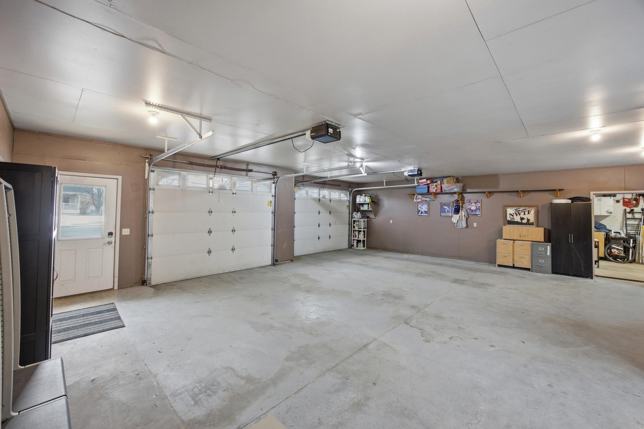 Garage - 2 of 3 stalls