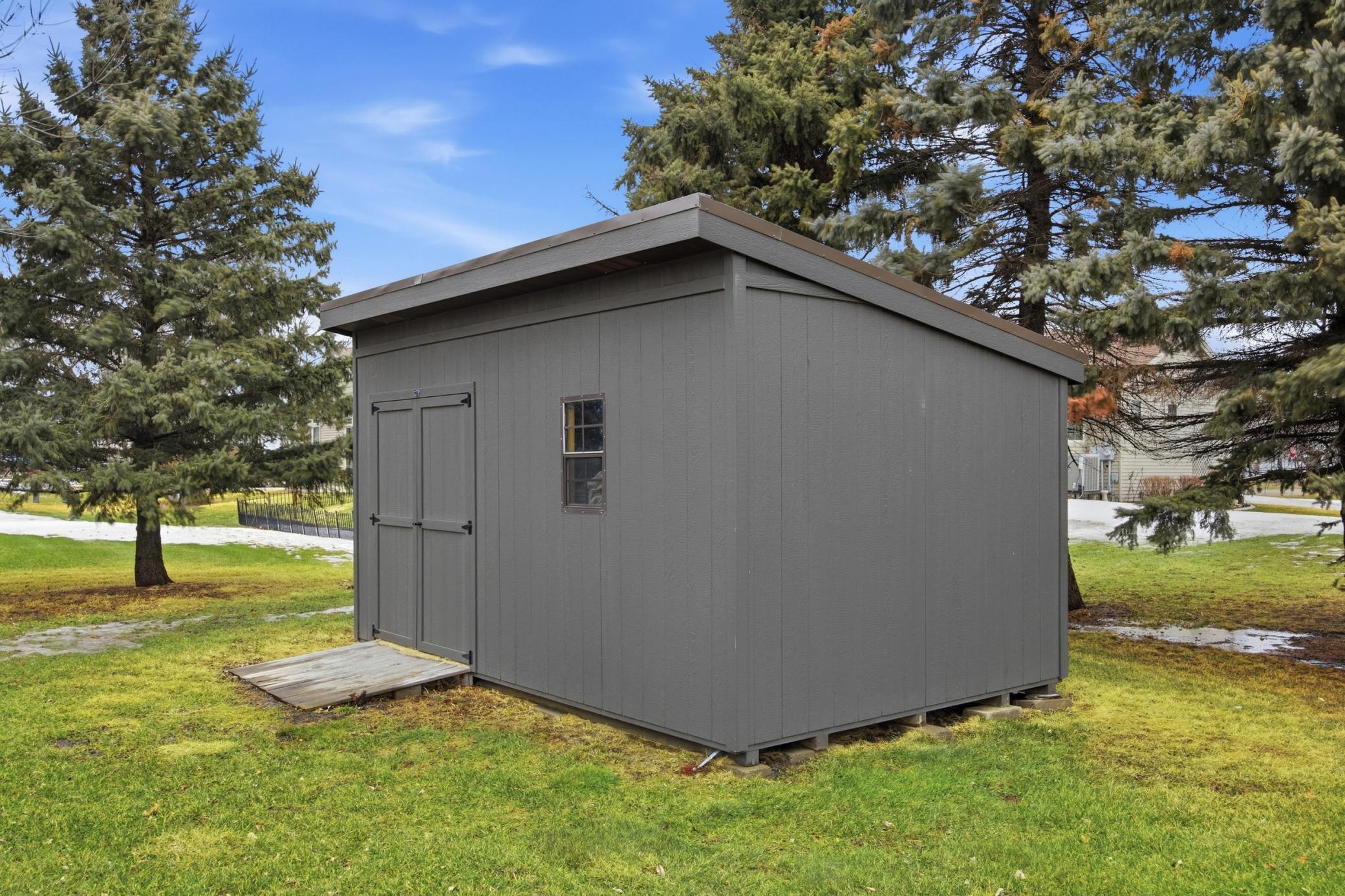 Shed - approx 10 x 16