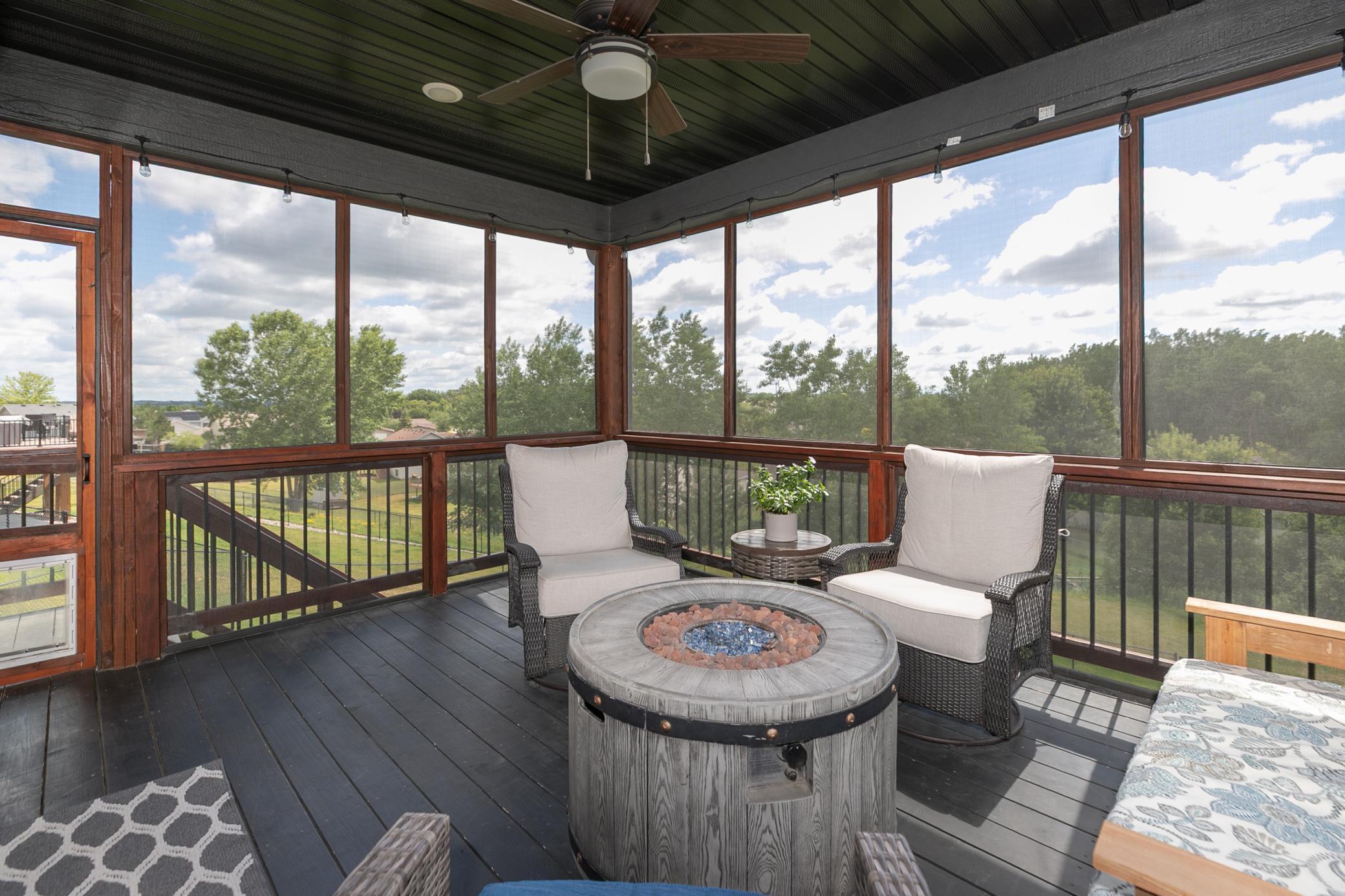 17-17-Screened in Porch.jpg