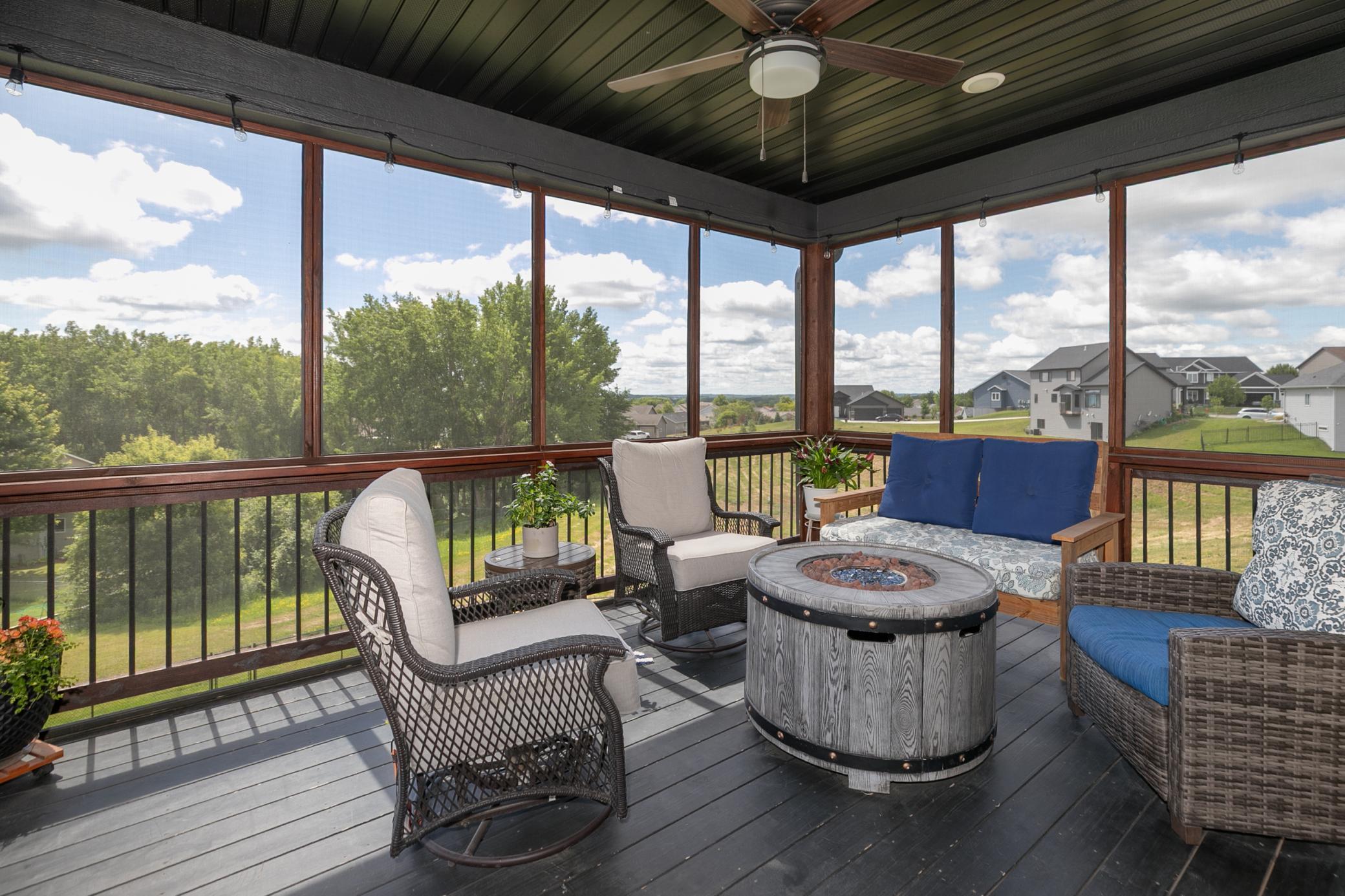 18-18-Screened in Porch.jpg