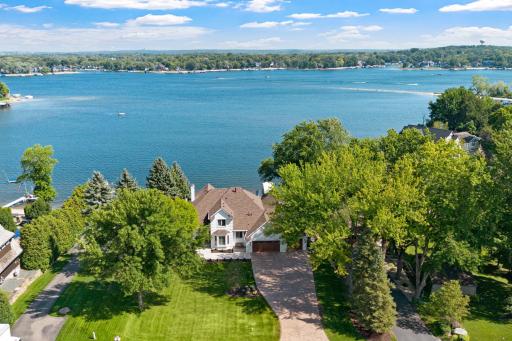 The home’s beautiful setting with the lake providing a stunning backdrop.