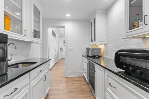 Well-appointed butler’s pantry featuring fridge and freezer drawers, an ice maker, and additional dishwashers and refrigerators—perfect for effortless lakeside entertaining.