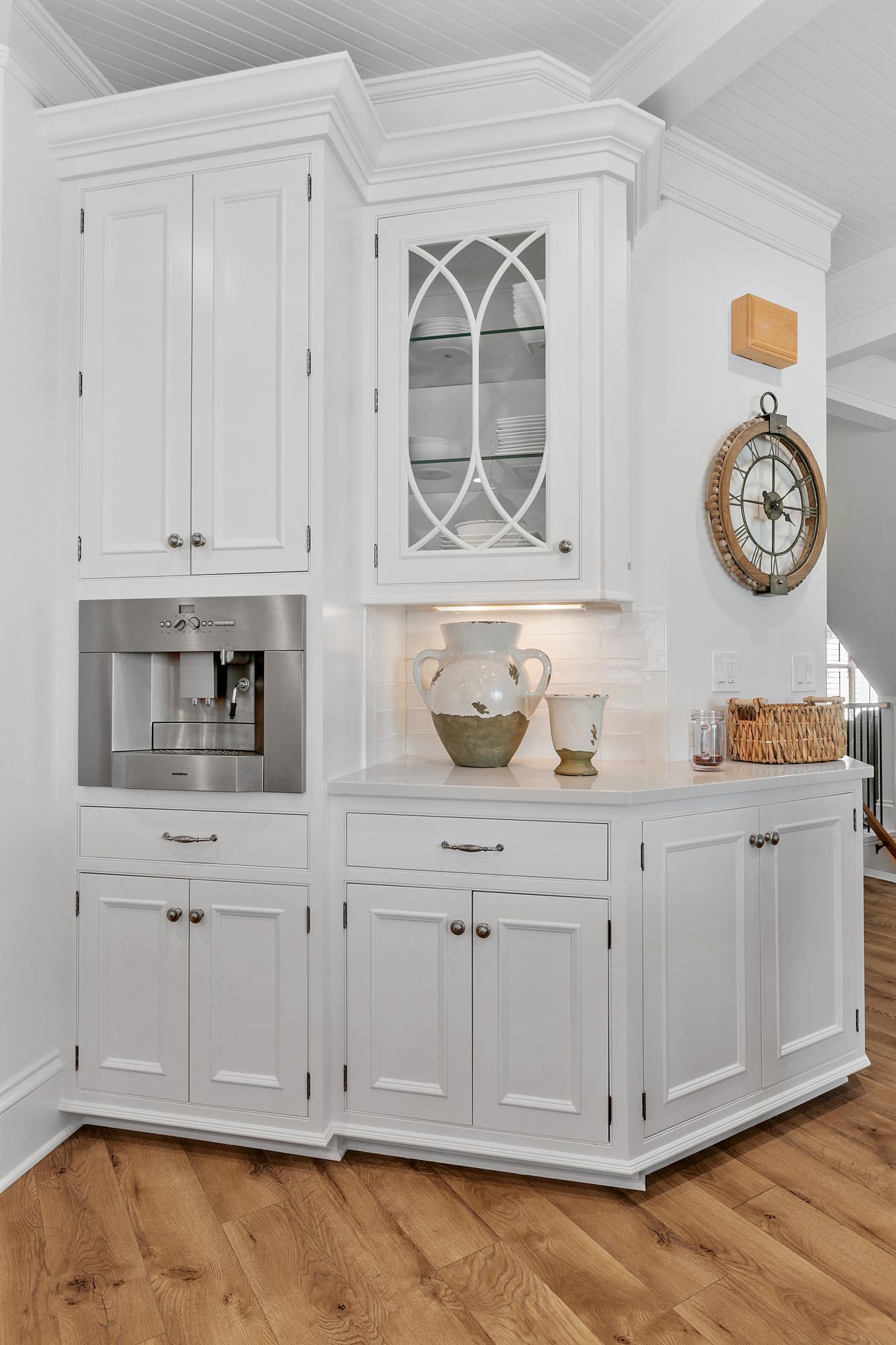 Start your mornings with the built-in Miele espresso machine, bringing café-quality coffee to your own kitchen.