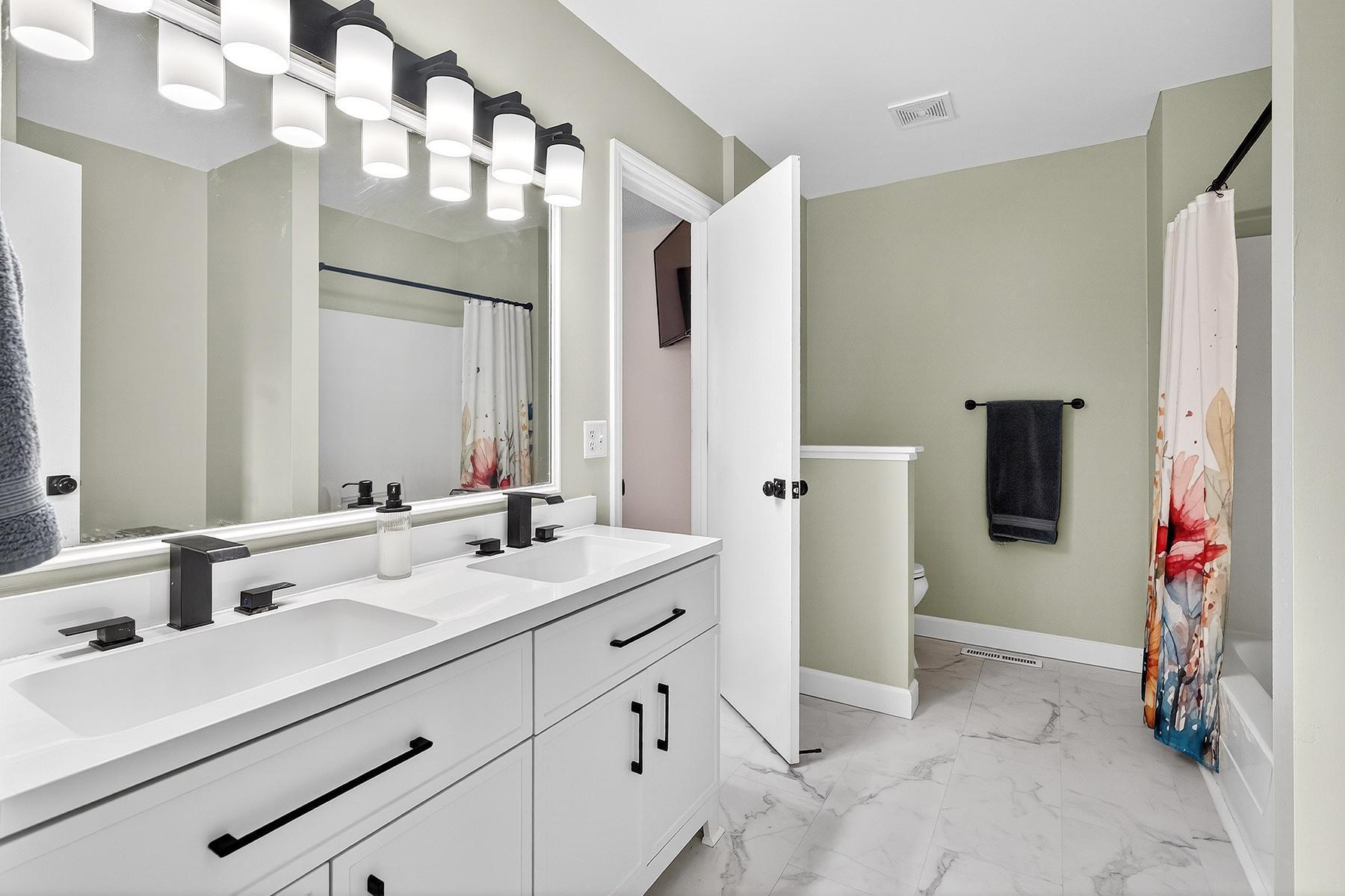 web_Bathroom upper 1.jpg