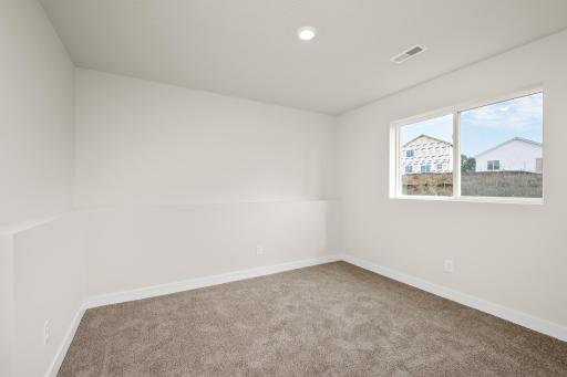 614 Redwood Loop N, Cambridge, MN 55008