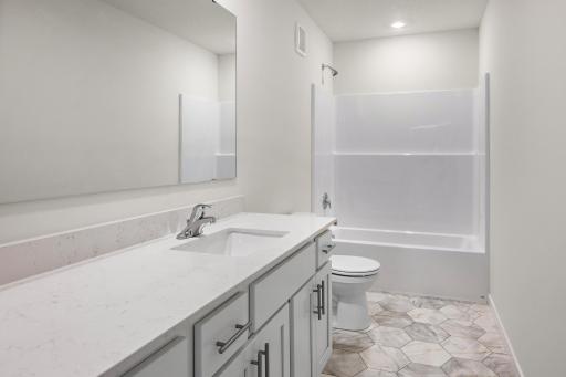 605 Redwood Loop N, Cambridge, MN 55008