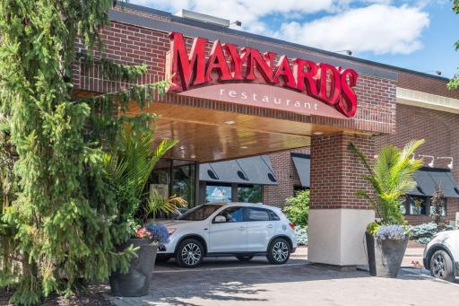 Maynard’s is just one of the many dining options to enjoy in Excelsior, where a wide variety of restaurants and cafés make it easy to find something for every taste.