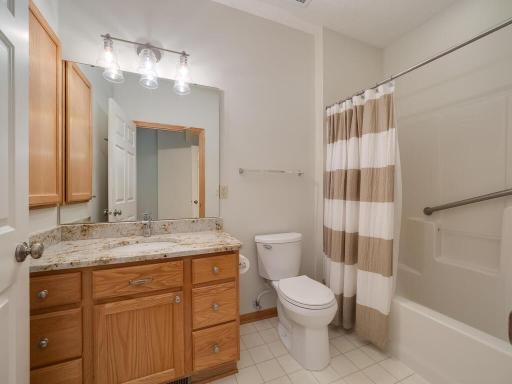 17613 38th Avenue N, Minneapolis, MN 55446