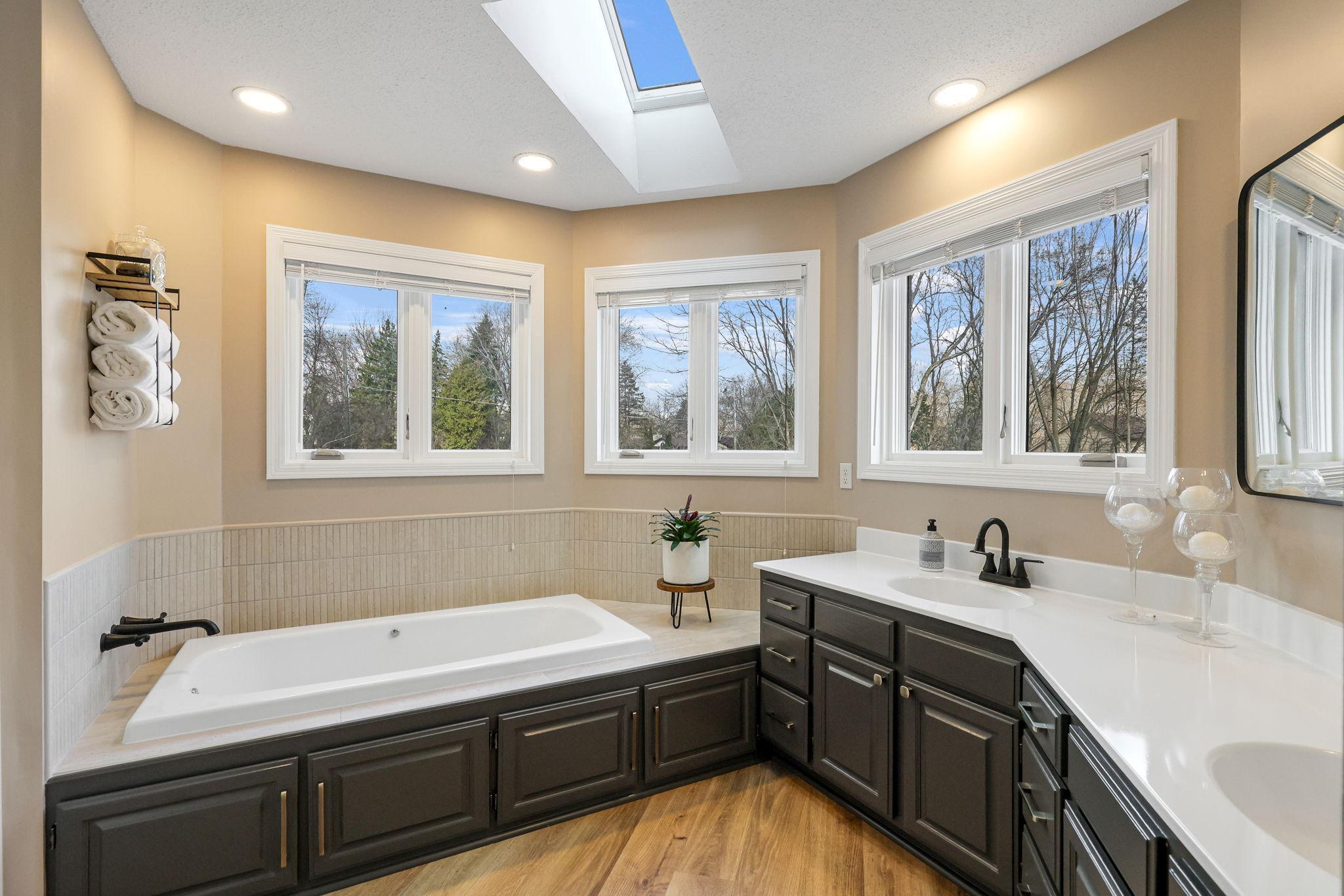 49-web-or-mls-15255 Flag Ave S, Prior Lake-75.jpg