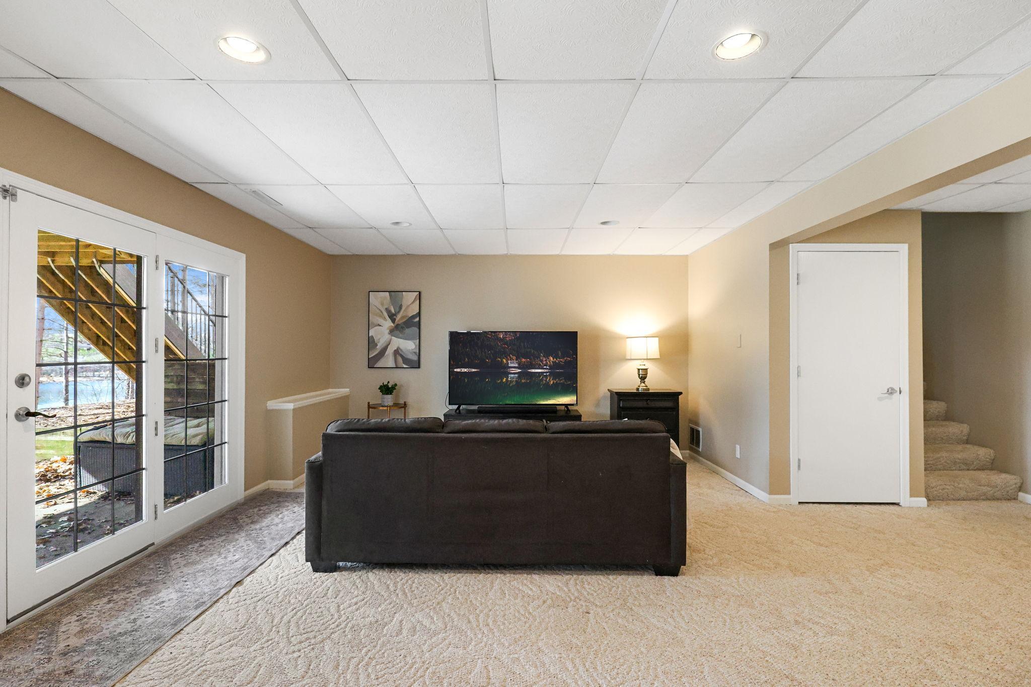 57-web-or-mls-15255 Flag Ave S, Prior Lake-82.jpg