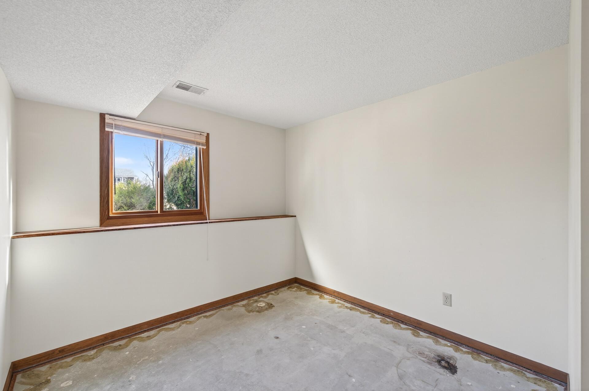 Flex room in lower level!