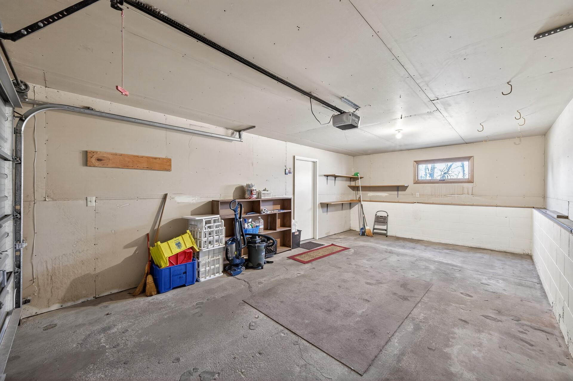 Oversized 1 stall garage