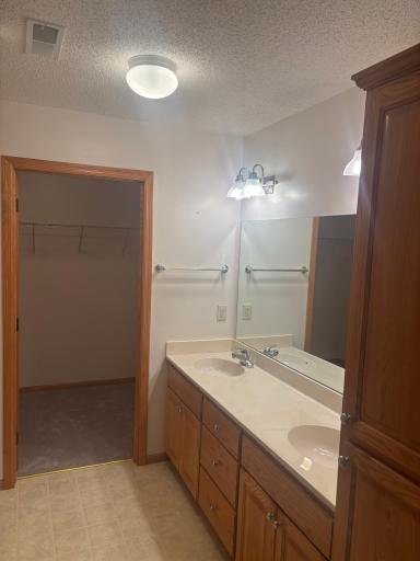 572 Williamsburg Place, New Richmond, WI 54017