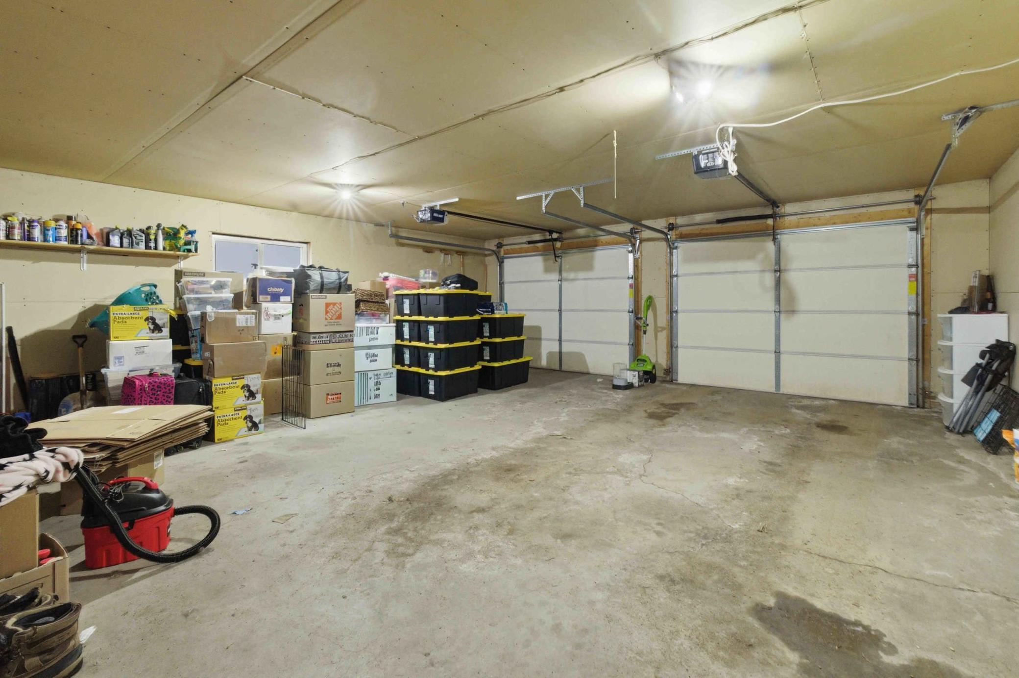 Spacious garage