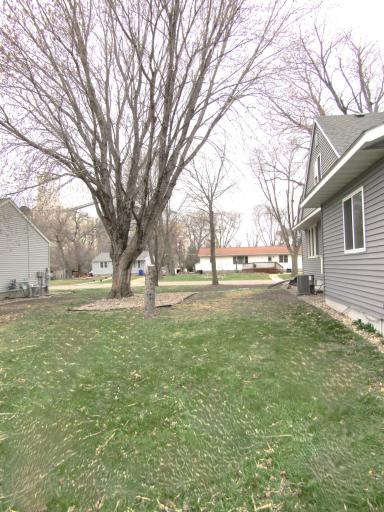 215 7th Street, Dawson, MN 56232