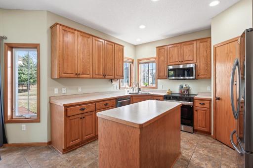 Gourmet kitchen with NEW appliances