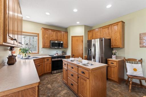 Open Concept Kitchen w/ample storage & island