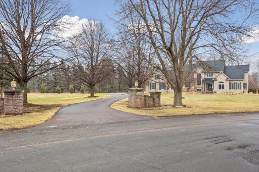 Even the entrance into the driveway is outstanding
