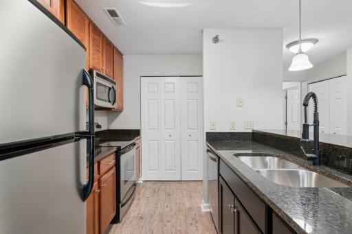 5980 Chasewood Parkway, 102, Minnetonka, MN 55343