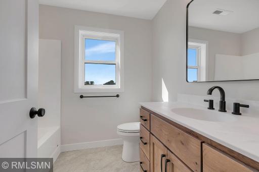 Full Bathroom sits between 2 bedroom