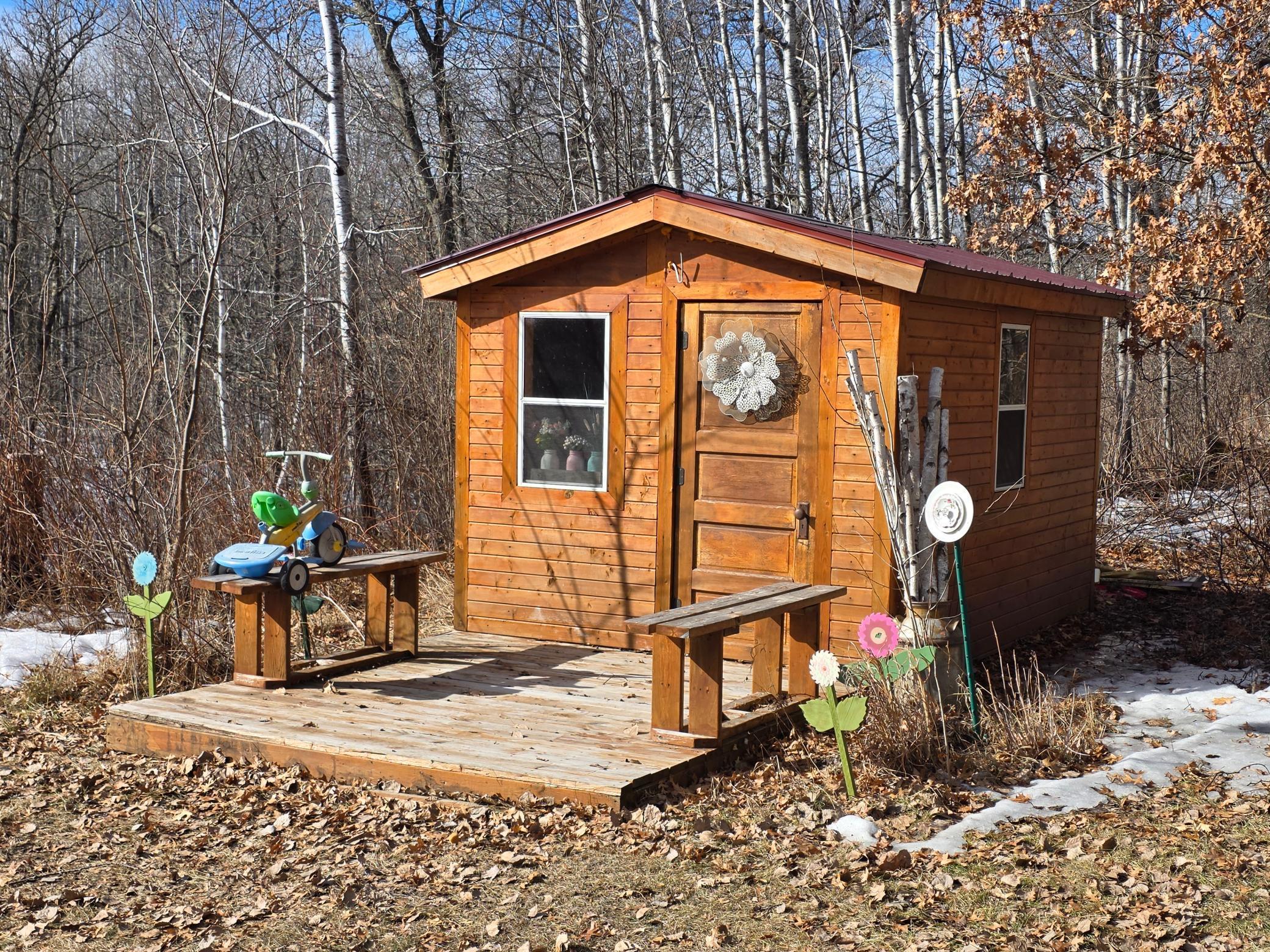 Bunkhouse/playhouse with heat & electric