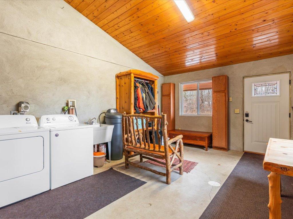 Laundry/mudroom entryway