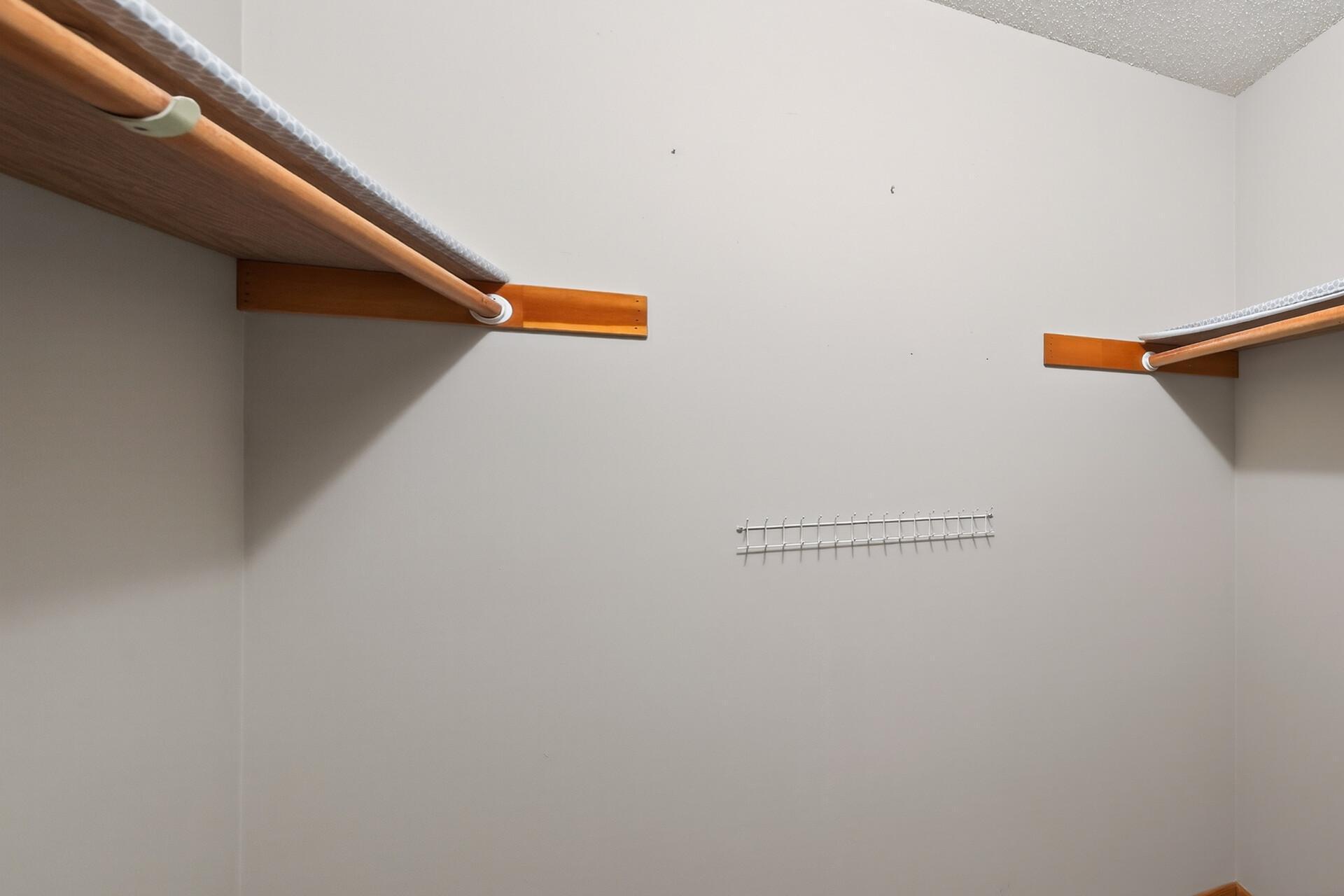 Walk-in Closet