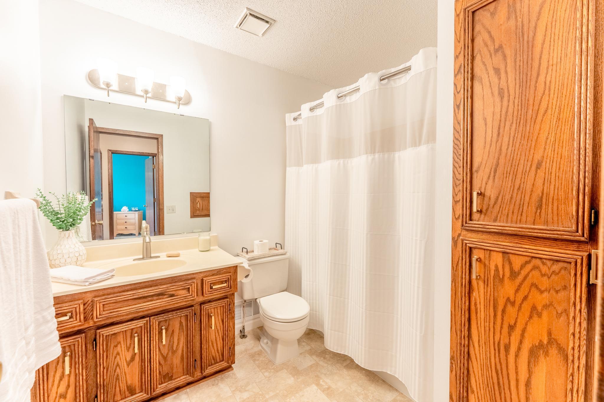 Thoughtful upper-level functionality for busy mornings and daily life.