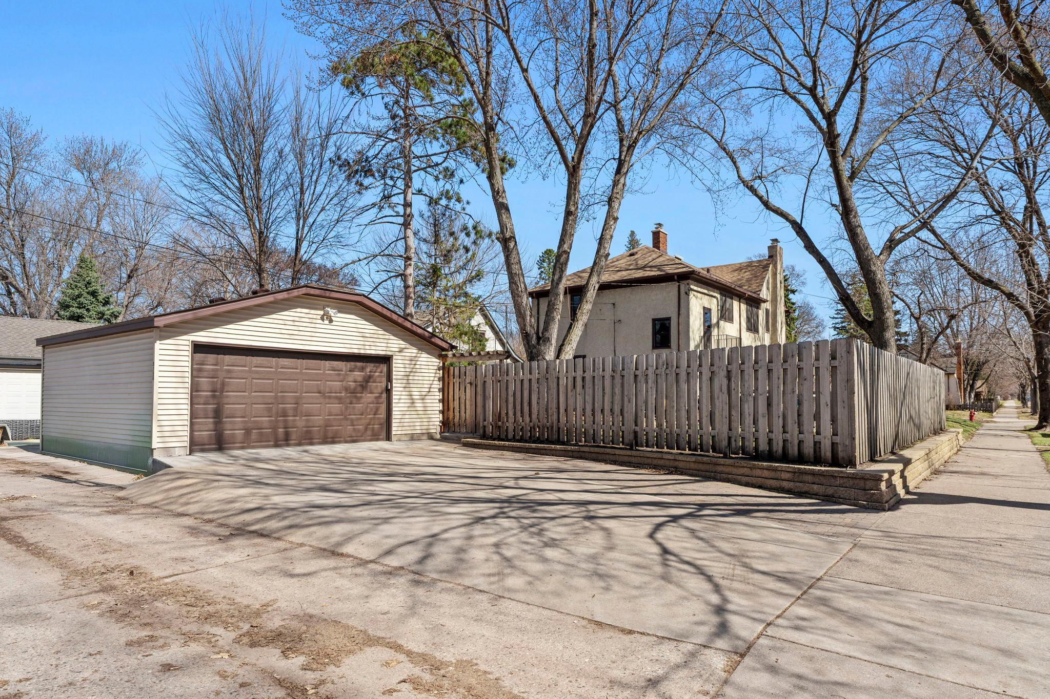 74-web-or-mls-5150 39th Ave S-94.jpg