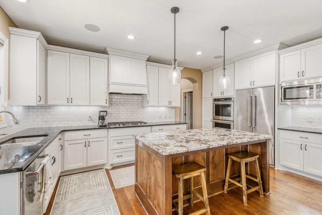 5676 Garden Drive - MLS Sized - 009 - 09 Kitchen.jpg