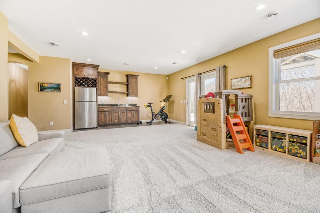 5676 Garden Drive - MLS Sized - 014 - 14 Family Room.jpg