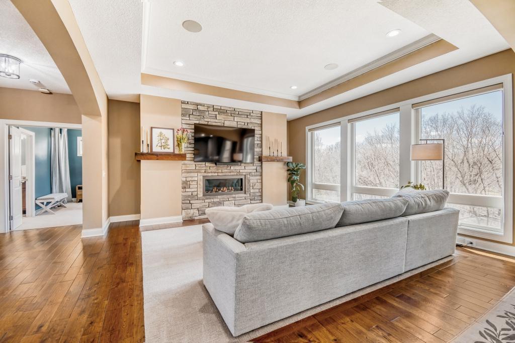 5676 Garden Drive - MLS Sized - 006 - 06 Living Room.jpg