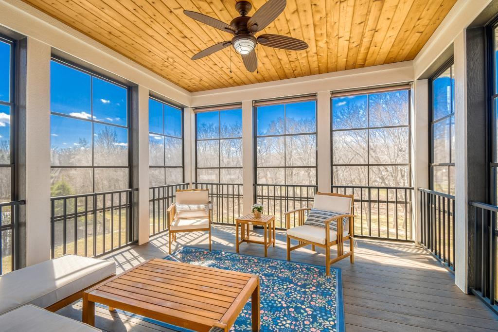 5676 Garden Drive - MLS Sized - 022 - 22 Balcony.jpg