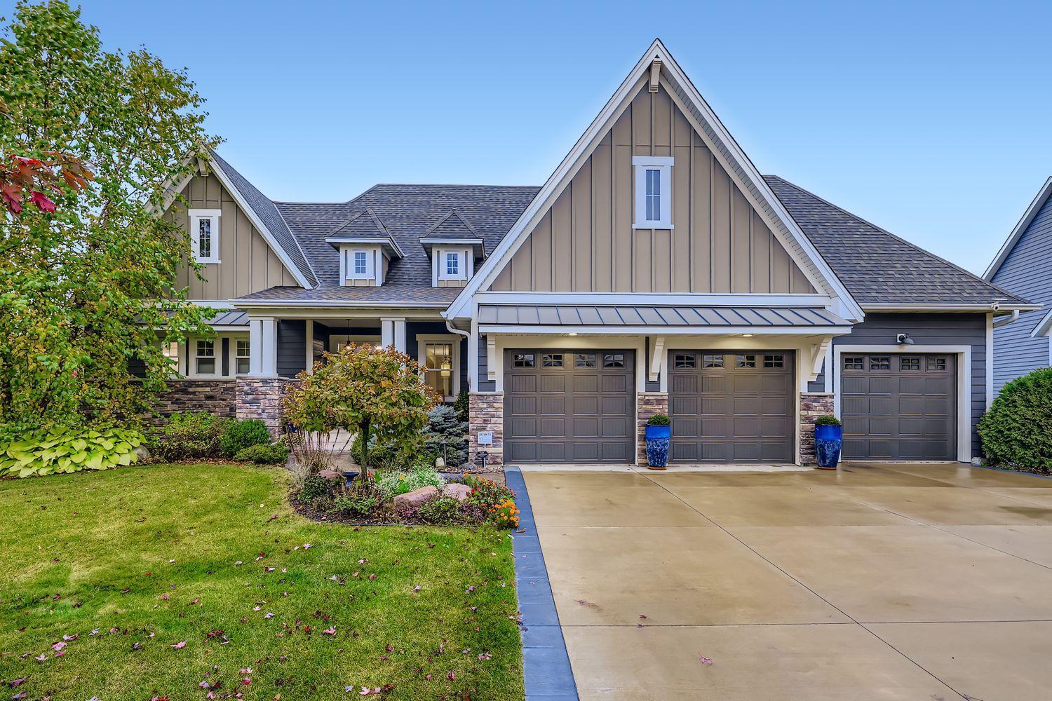 5676 Garden Drive - Web Quality - 001 - 01 Exterior Front.jpg