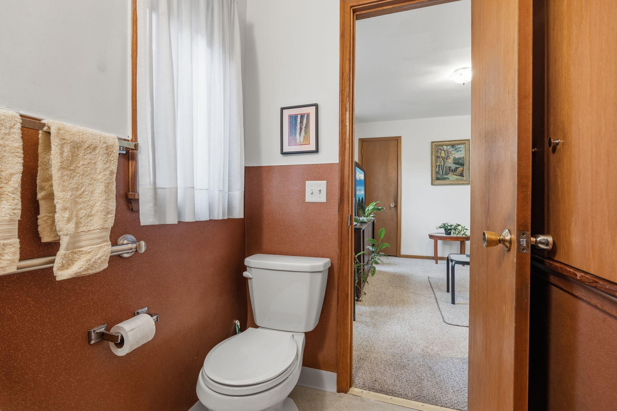 Main floor 1/2 bathroom