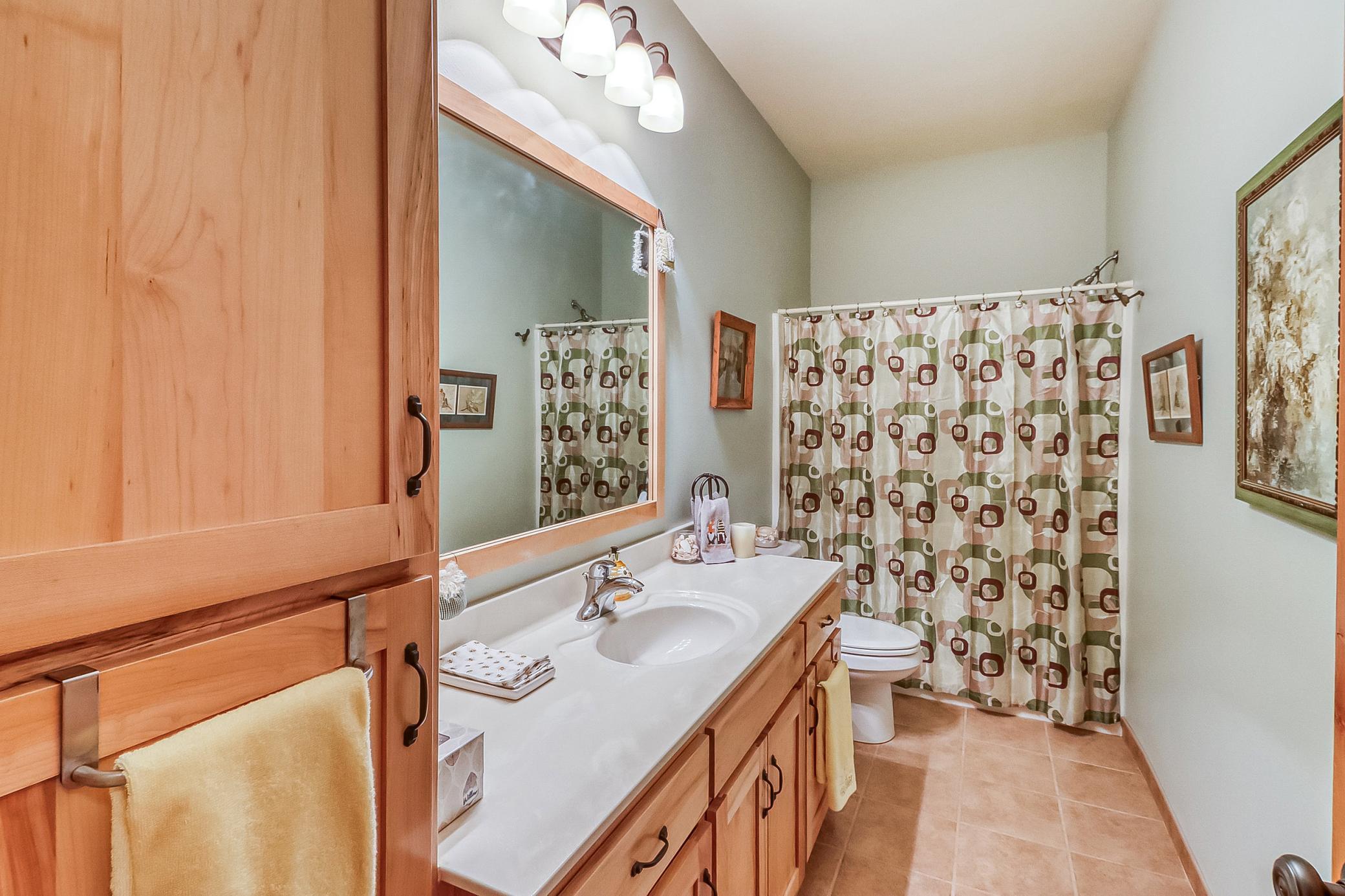 Bathroom1_1-3264.jpeg